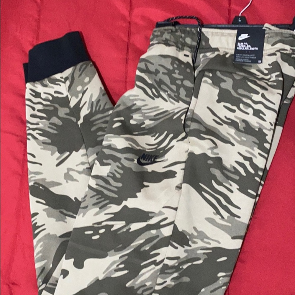 Nike Tech Sweatpants